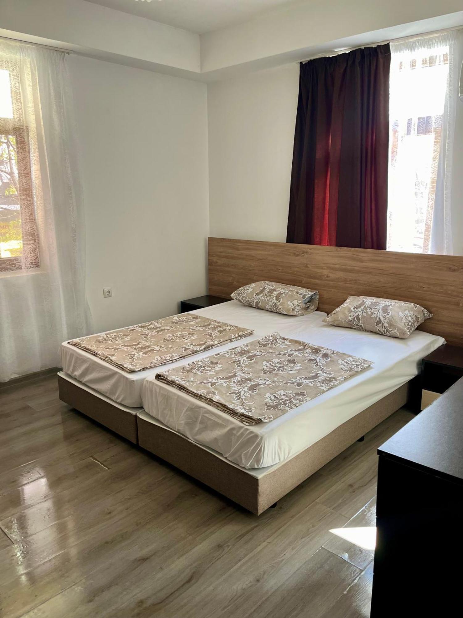 En-Suite Rooms: Novа Guesthouse In Sofia Center Εξωτερικό φωτογραφία