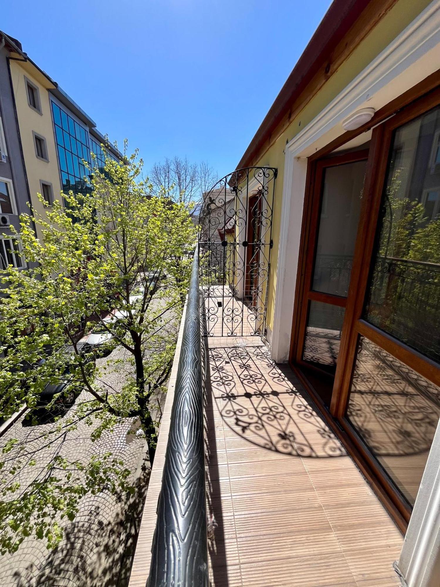 En-Suite Rooms: Novа Guesthouse In Sofia Center Εξωτερικό φωτογραφία