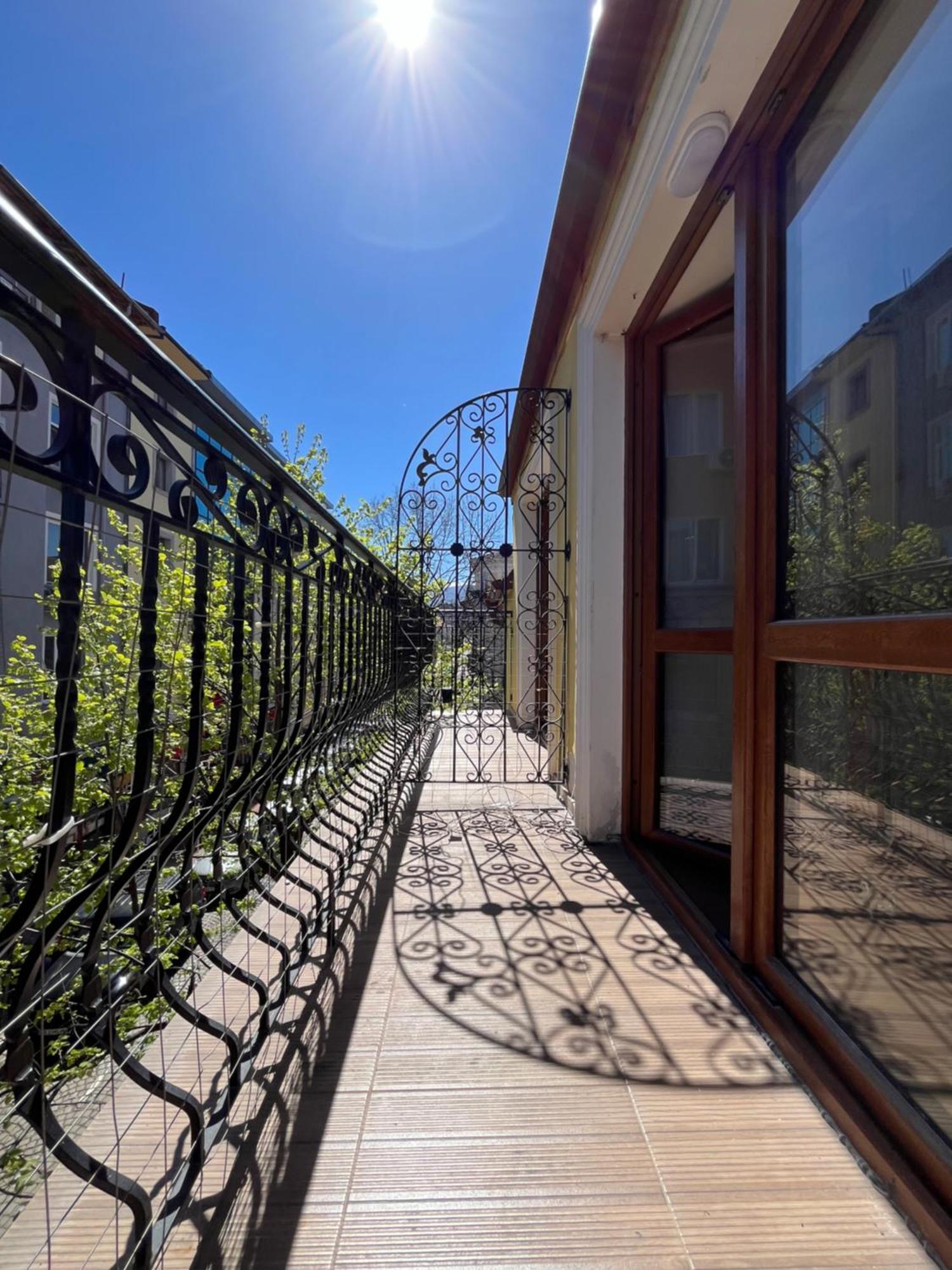 En-Suite Rooms: Novа Guesthouse In Sofia Center Εξωτερικό φωτογραφία