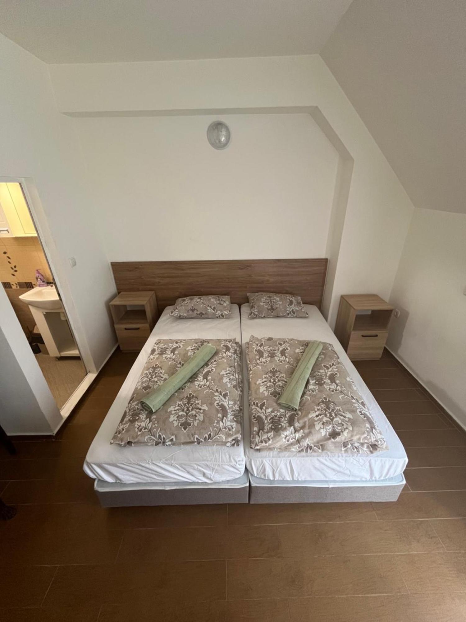 En-Suite Rooms: Novа Guesthouse In Sofia Center Εξωτερικό φωτογραφία